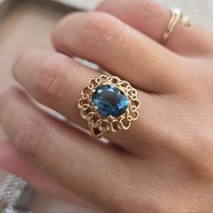 Vintage 10k Gold London Blue Topaz Filigree Ring